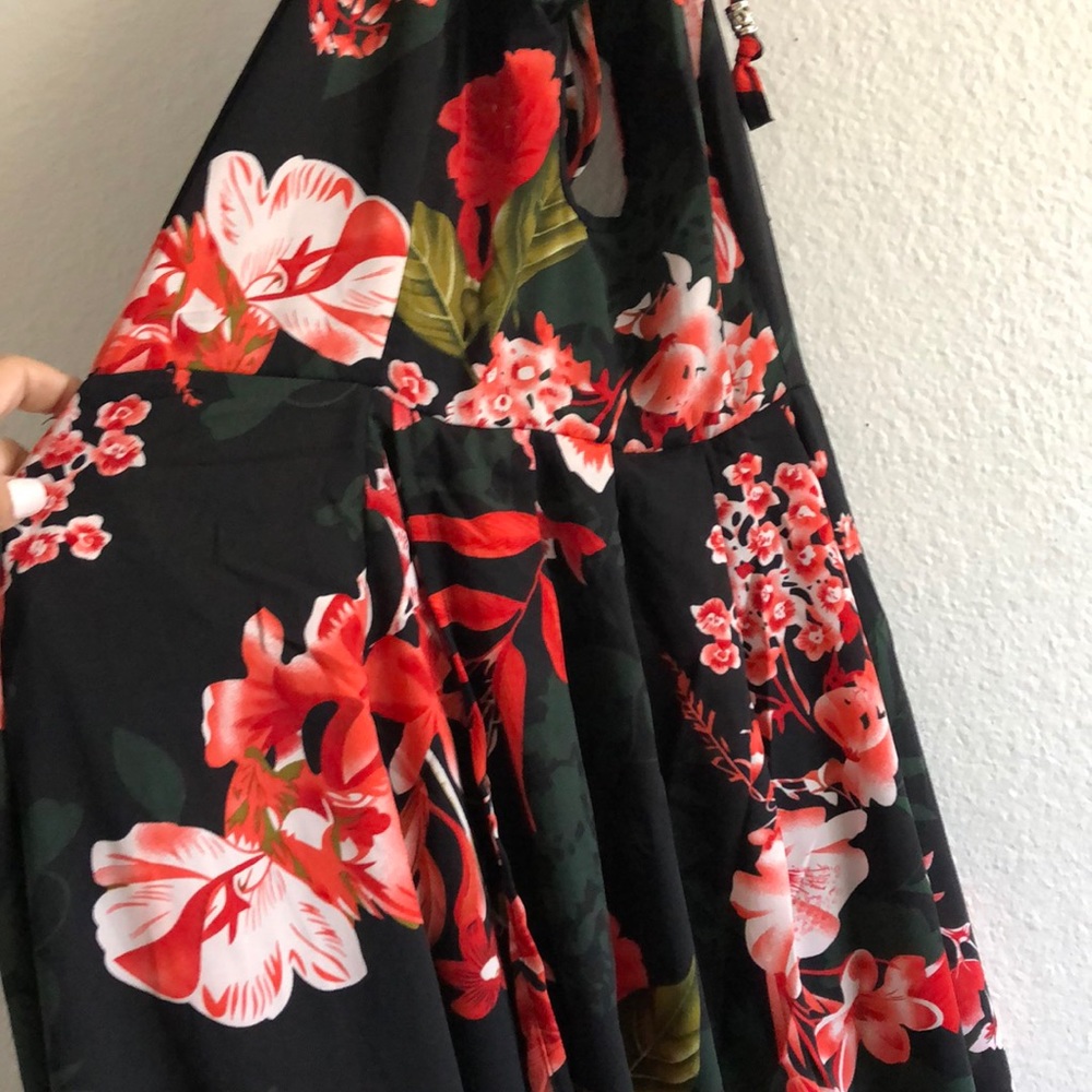 🛑SOLD🛑🔥LAST ONE🔥Open back Maxi Beauty dress - Picture 5 of 8